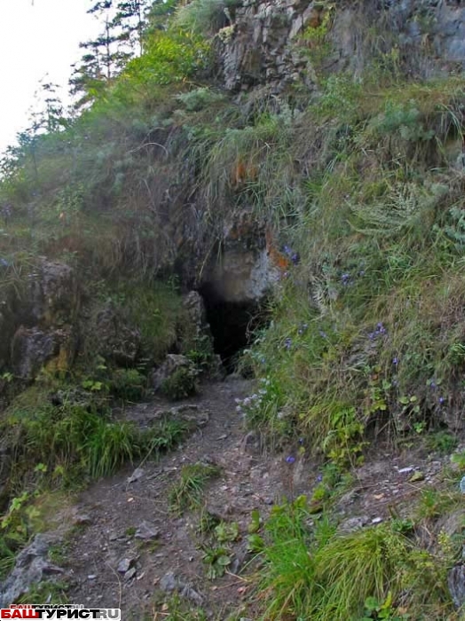 Вход Кызыл-яровской пещеры