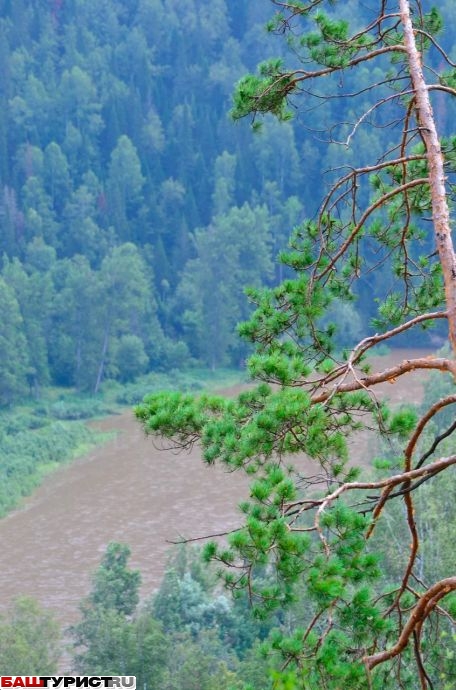 Розовые скалы на реке Инзер
