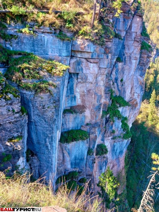 Розовые скалы на реке Инзер