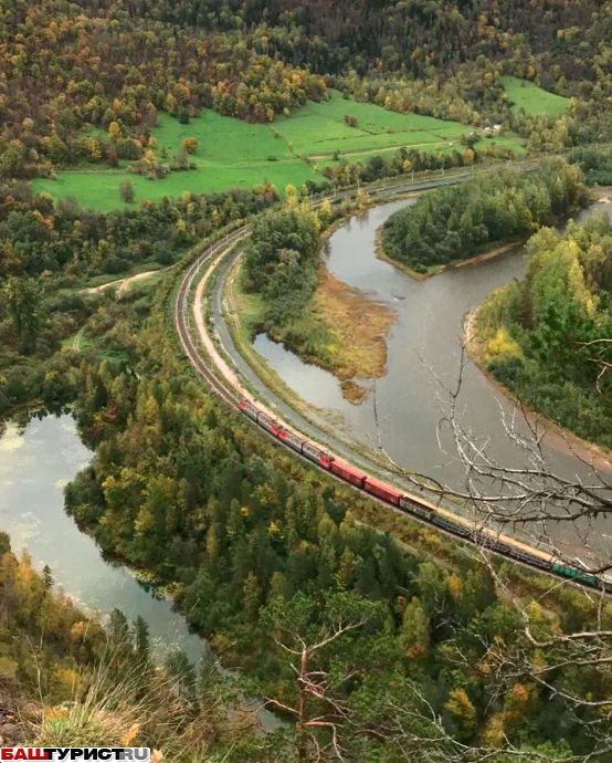 Розовые скалы на реке Инзер