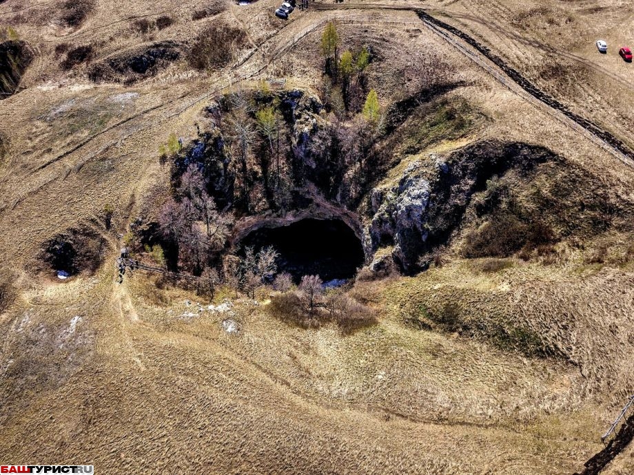 Пещера Вертолетная (Ахмеровский провал)