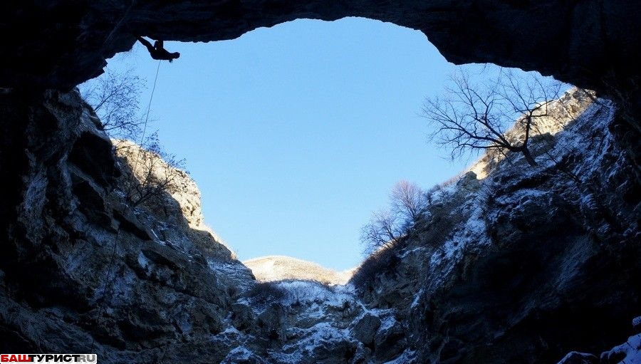 Пещера Вертолетная (Ахмеровский провал)