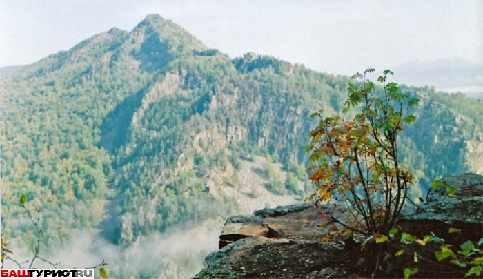 Хребт Караташ. Вид на Малый Ямантау. Район Айгира