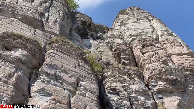 Красная скала в Миньяре