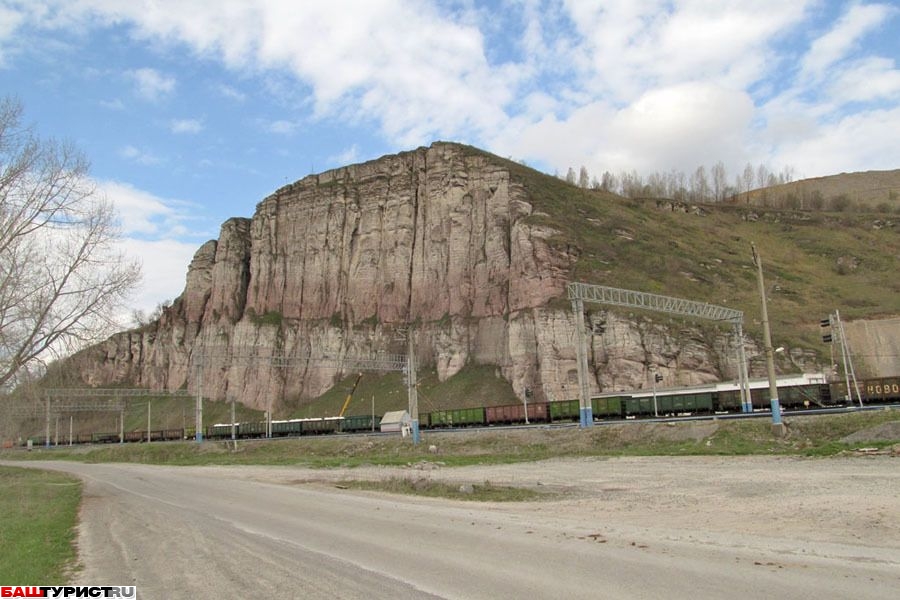 Красная скала в Миньяре