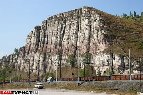 Красная скала в Миньяре