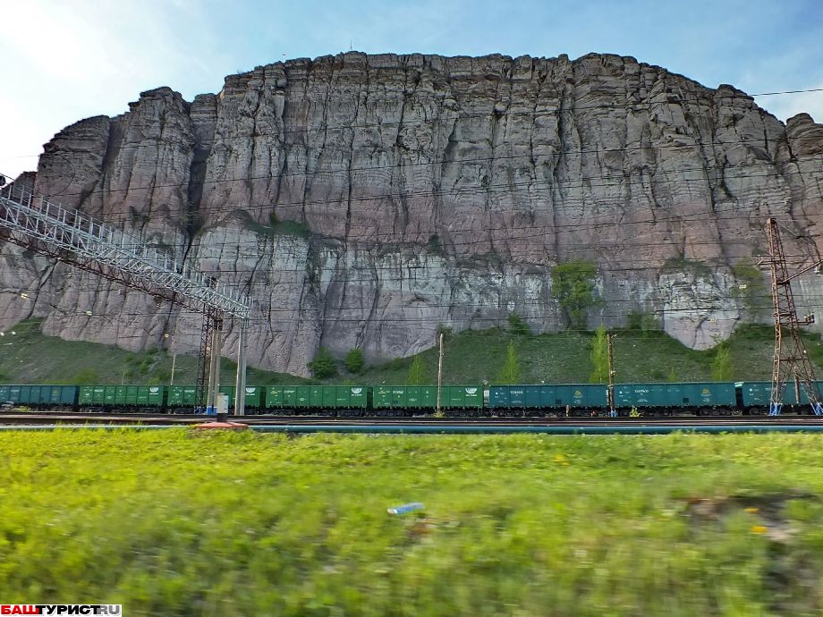 Красная скала в Миньяре