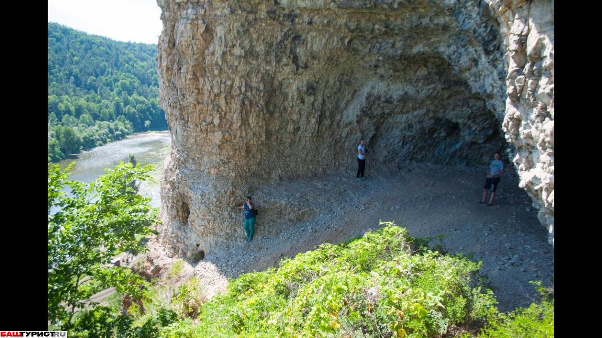 Скала и пещера Сабакай