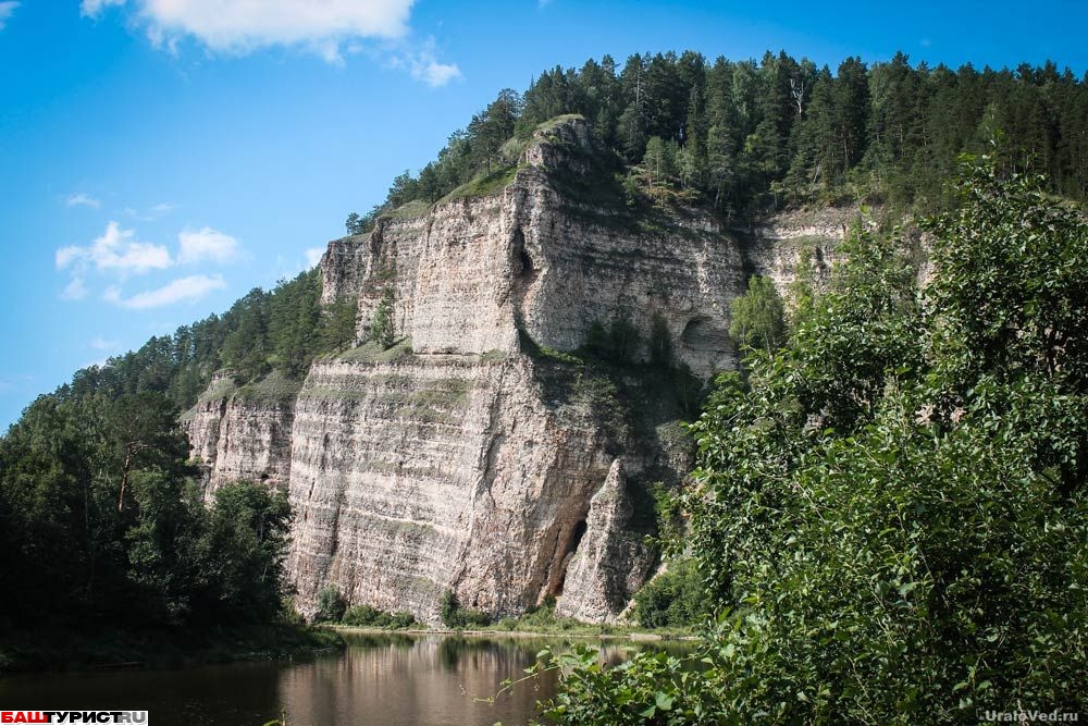 Скала и пещера Сабакай