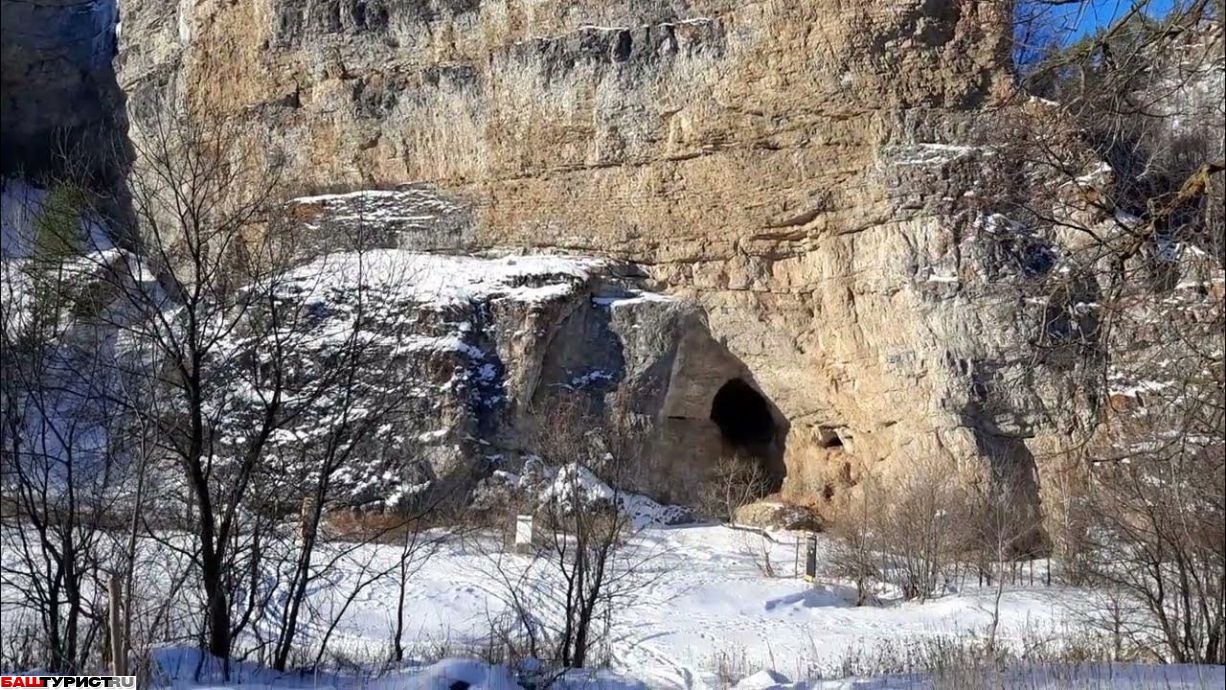 Скала Калим-ускан и пещера Салавата Юлаева (Макарово)