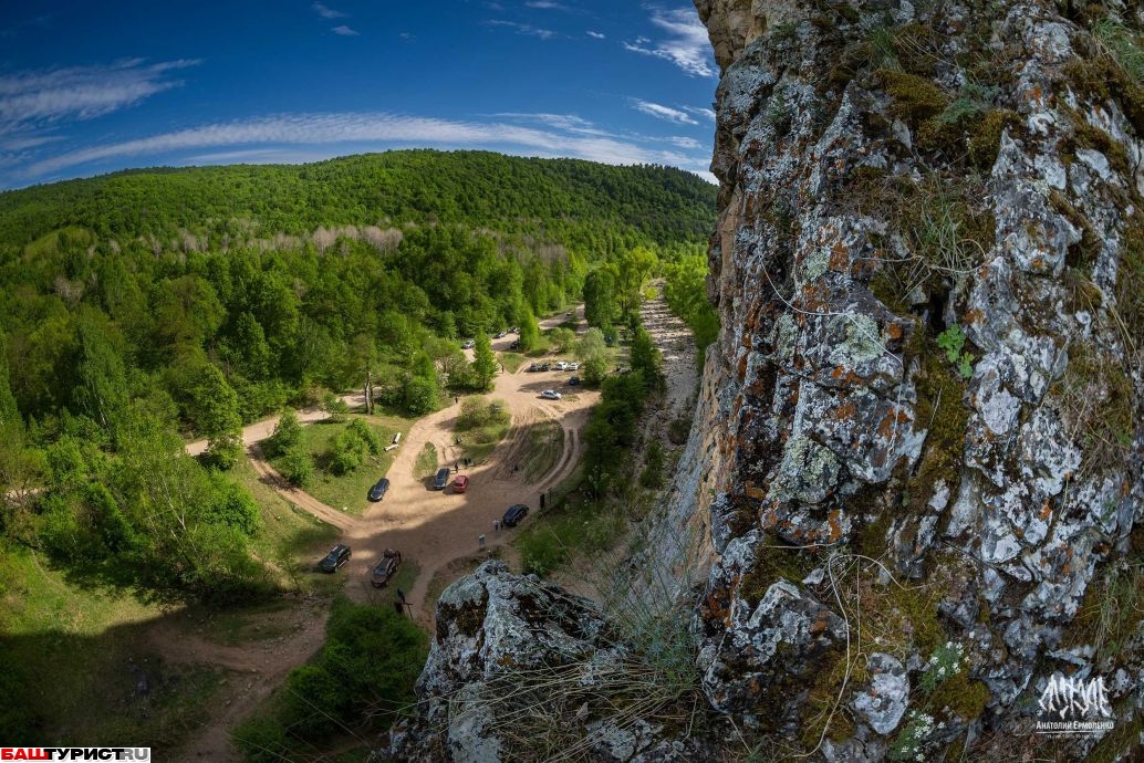 Скала Калим-ускан и пещера Салавата Юлаева (Макарово)