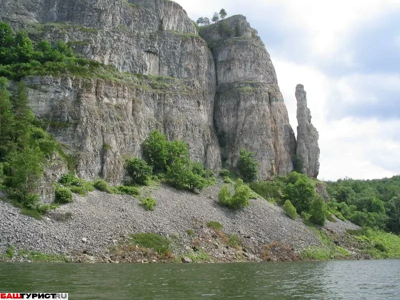 Скала Чёртов Палец, Мелеузовский район, Юмагузинское водохранилище