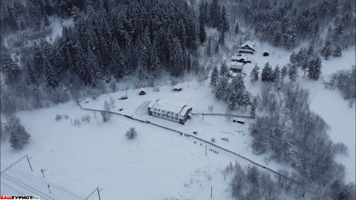 Айгир- всесезонная туристическая база в горах Южного Урала.