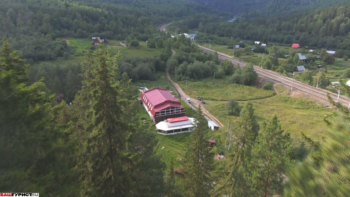 Айгир- всесезонная туристическая база в горах Южного Урала.