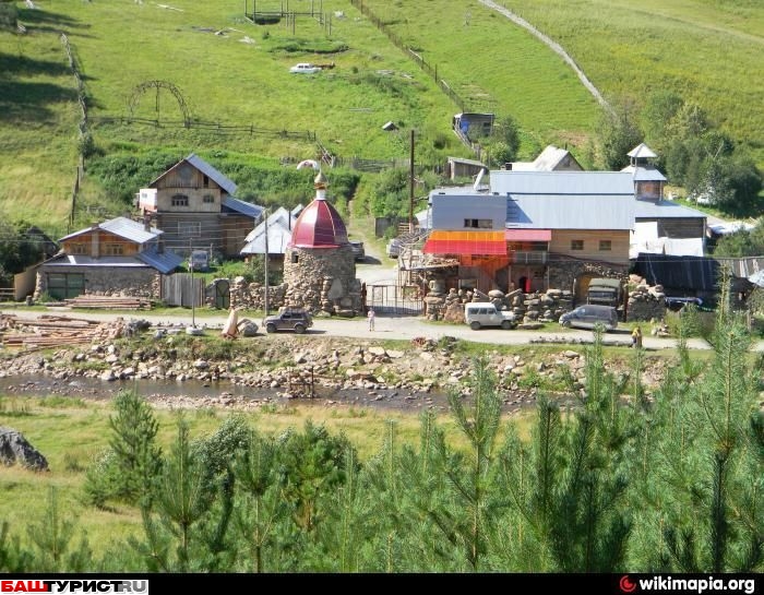 Горный приют «Три медведя» расположен в селе Тюлюк Челябинской области