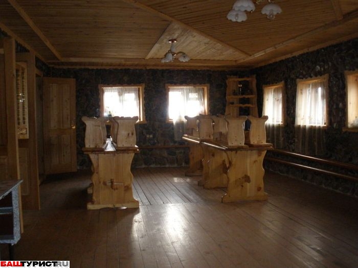 Горный приют «Три медведя» расположен в селе Тюлюк Челябинской области