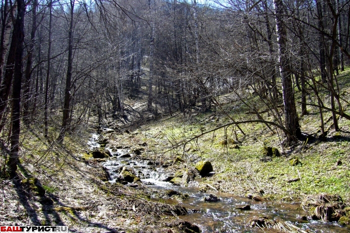 Река и водопад Кунгуртуй, рядом с водопадом Кукраук (Кук-караук) в августе