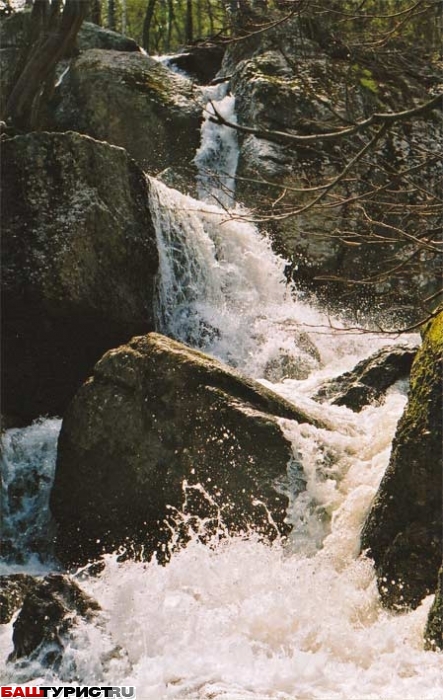 Водопад Кукраук (Кук-караук) в конце Апреля