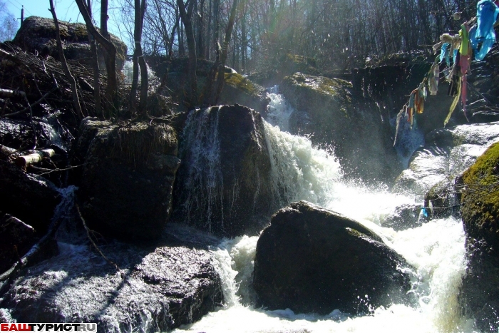 Водопад Кукраук (Кук-караук) в конце Апреля