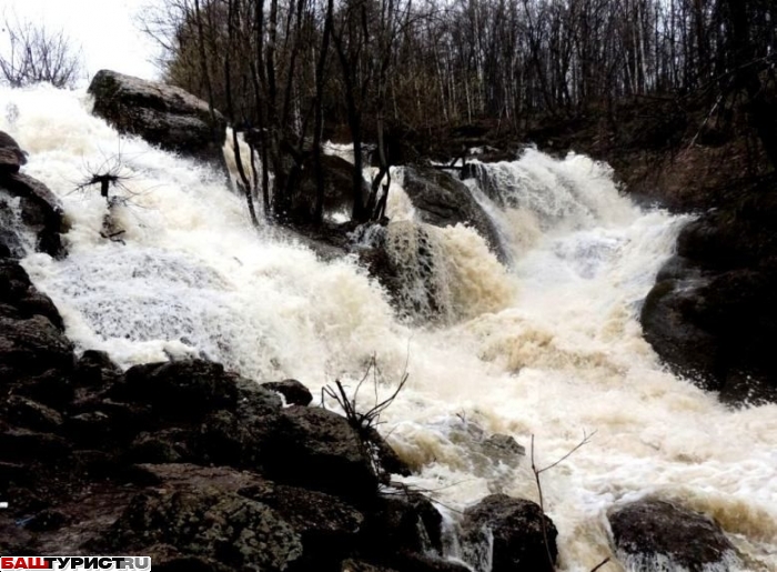 Водопад Кукраук в Апреле