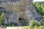 Скала Калим-ускан и пещера Салаватская. Скала. Пещера. Река